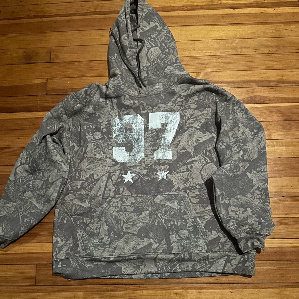 Camo urban outfitters hoodie